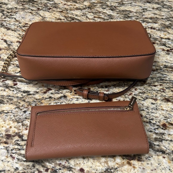Michael Kors Crossbody and wallet - Picture 4 of 6
